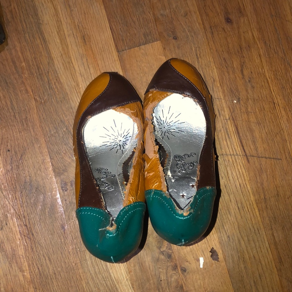 Naughty Monkey Heels. Green and brown.